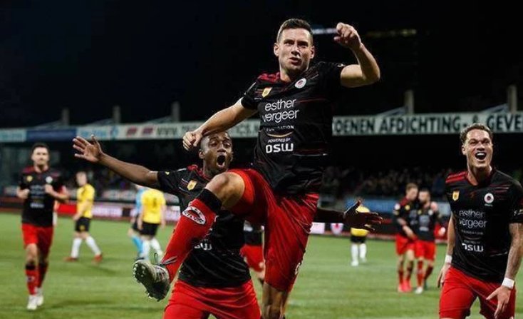 解说与执裁 解说与执裁